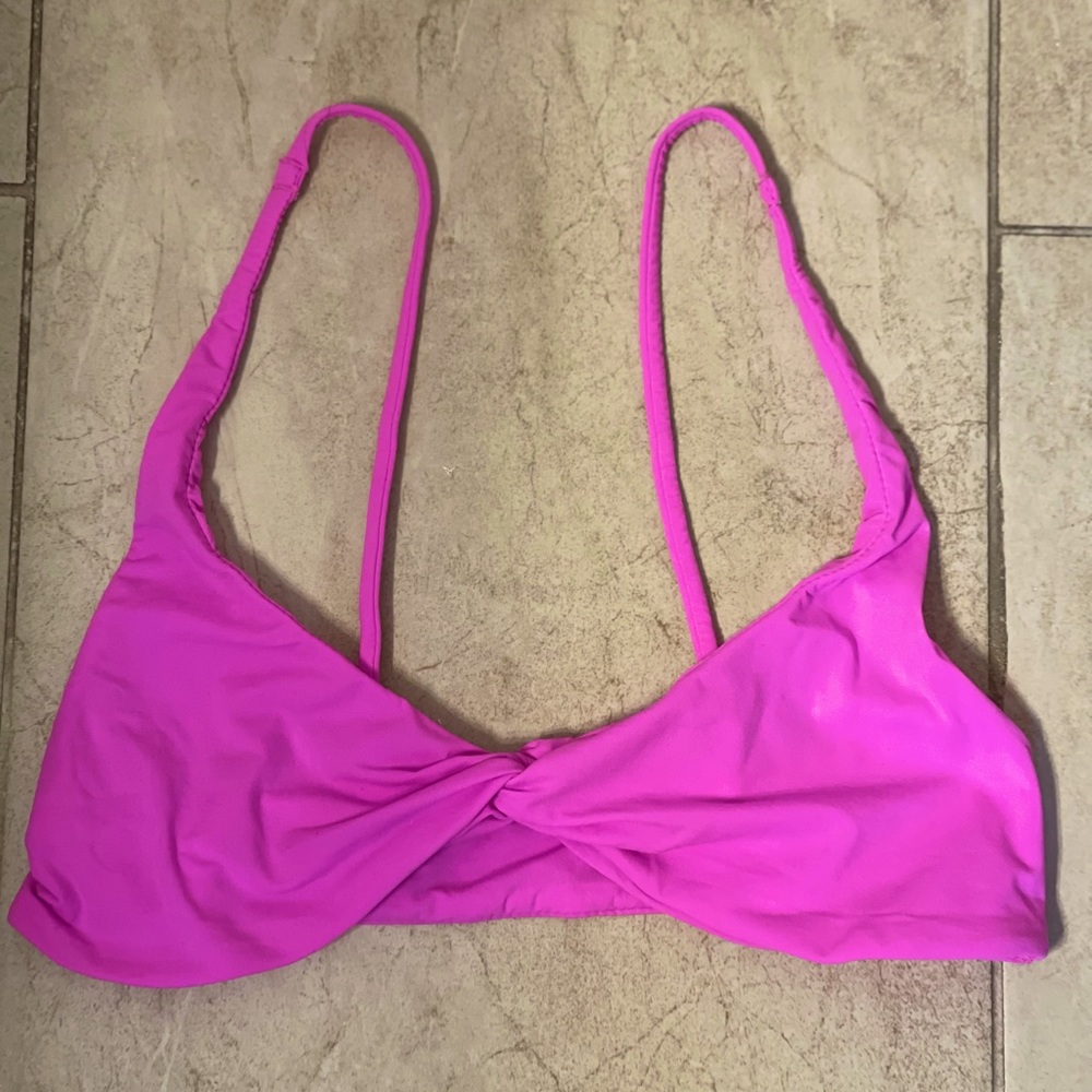 Skims Fits Everybody Skimpy Scoop Bralette.  Never Worn, without tags.